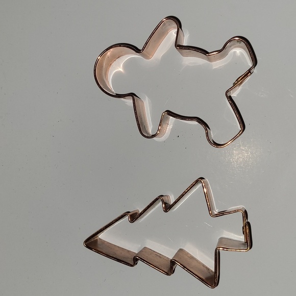 Christmas Cookie Cutters 2 Pieces Metal Cooper Christm Tree Gingerbread Boy NWOT - Picture 1 of 1